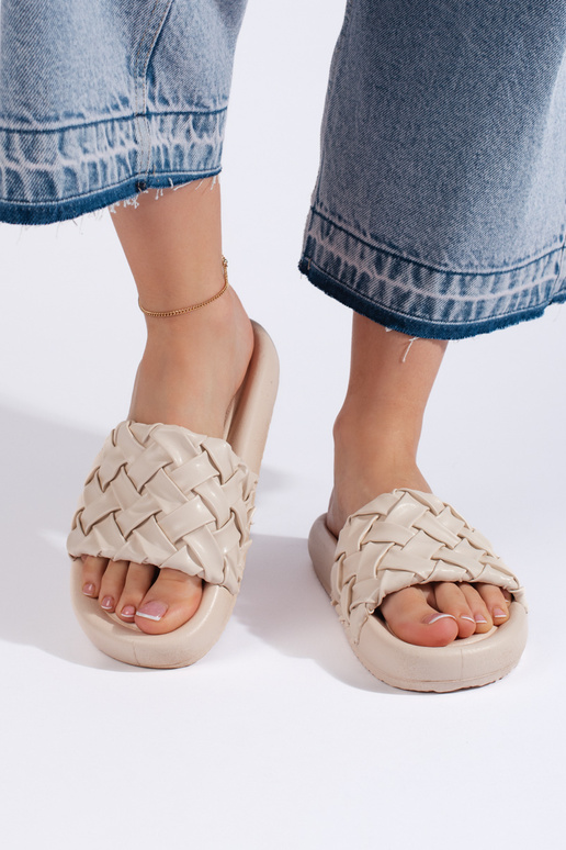 Chaussons beiges à motifs Chaussons beiges à motifs