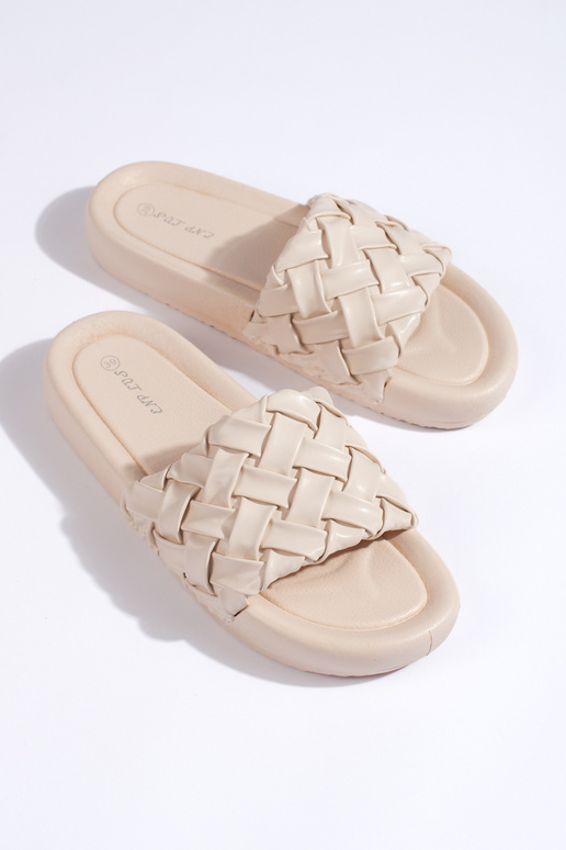 Chaussons beiges à motifs Chaussons beiges à motifs