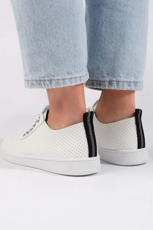 avec éléments ajourés, blanc... avec éléments ajourés, blanc...