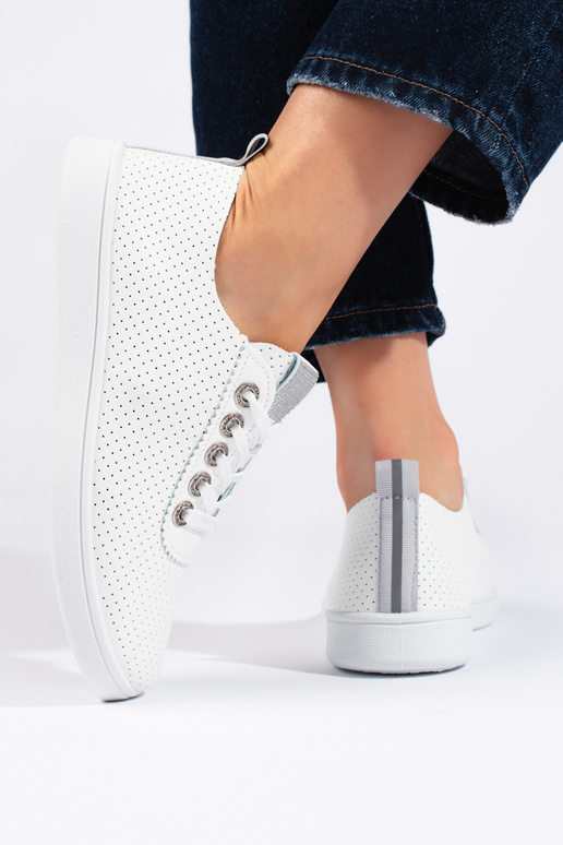 avec éléments ajourés, blanc...