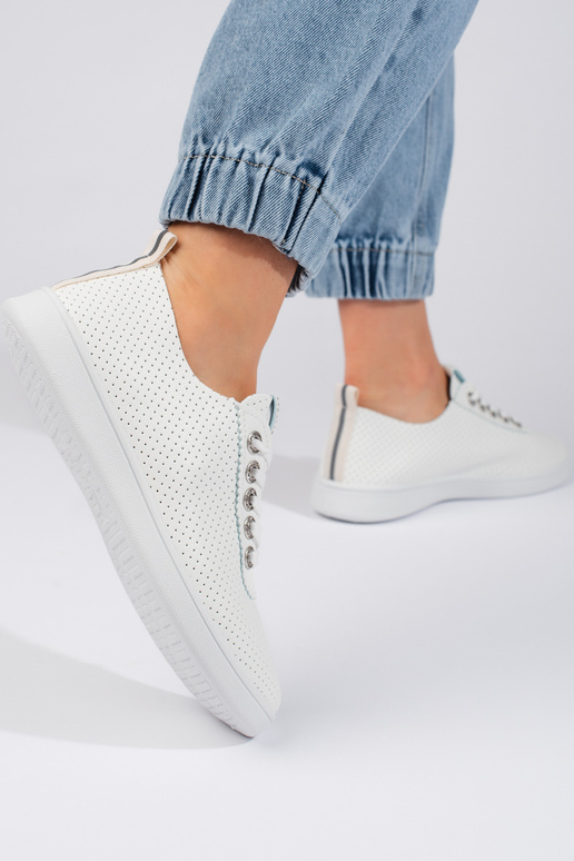 avec éléments ajourés, blanc...