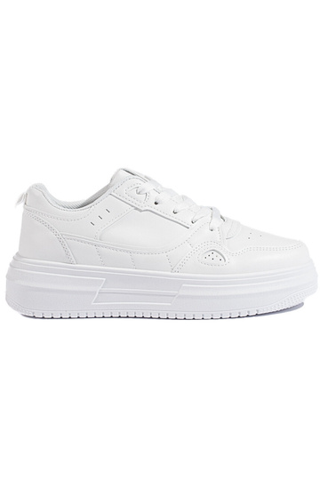 Chaussures modèle baskets...