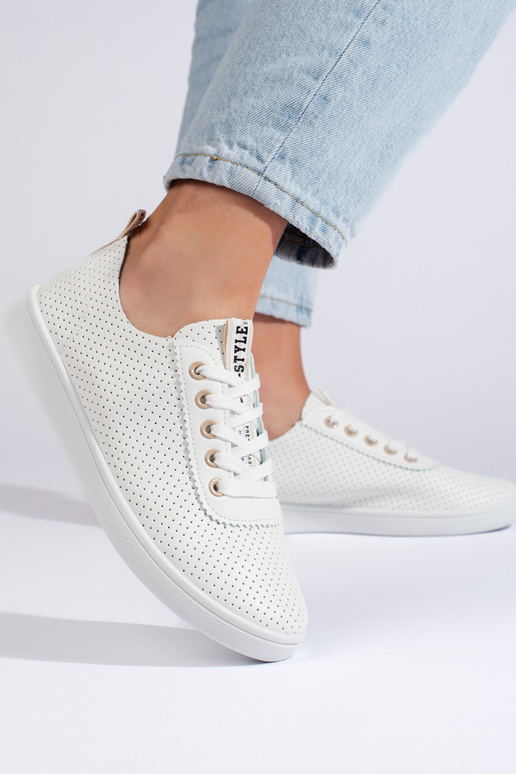 avec éléments ajourés, blanc...