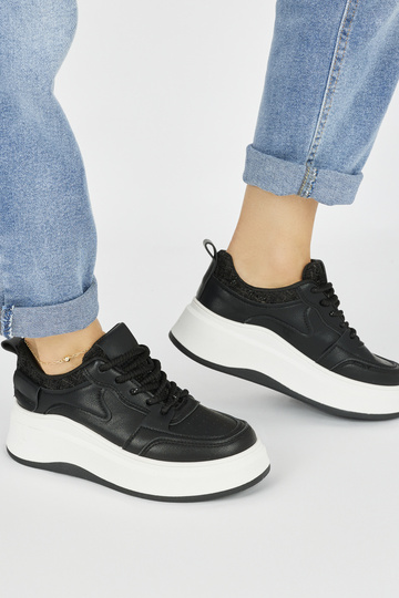 Chaussures modèle Sneakers... 2