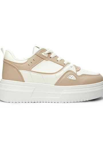 Chaussures de sport femme...