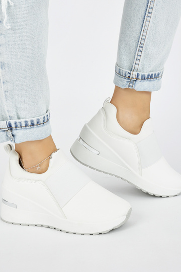 Chaussures modèle baskets... 2