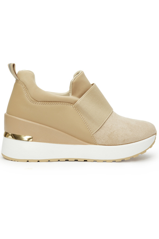 Chaussures modèle baskets en daim... Chaussures modèle baskets en daim...