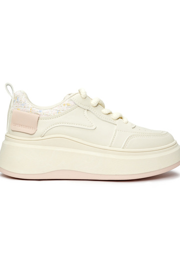 Chaussures modèle Sneakers...