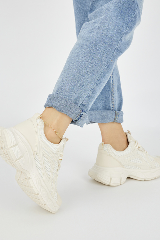 Chaussures modèle baskets de couleur... Chaussures modèle baskets de couleur...