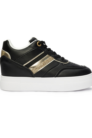 Chaussures modèle Sneakers...