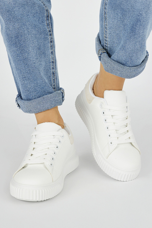 Baskets femme modèle classique...