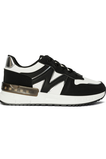 Chaussures modèle baskets...