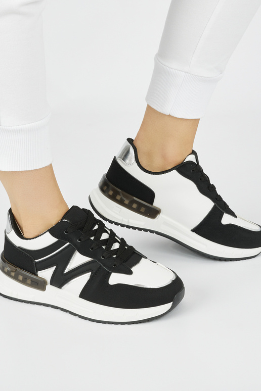 Chaussures modèle baskets... Chaussures modèle baskets...