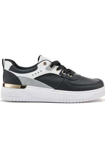 chaussures de sport noires...