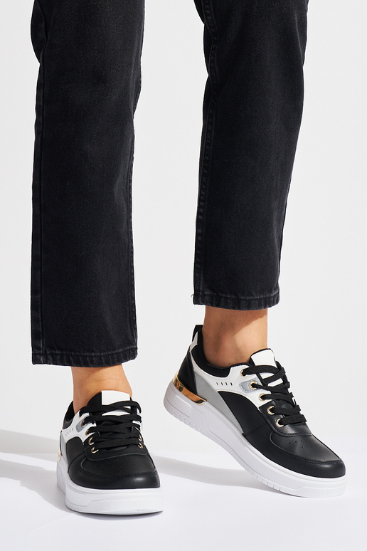 chaussures de sport noires avec... chaussures de sport noires avec...