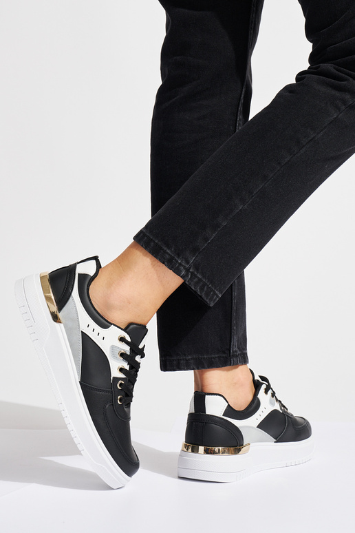 chaussures de sport noires avec... chaussures de sport noires avec...