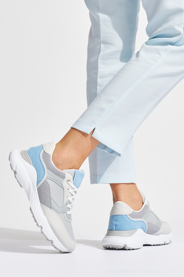 Chaussures modèle Sneakers... 2