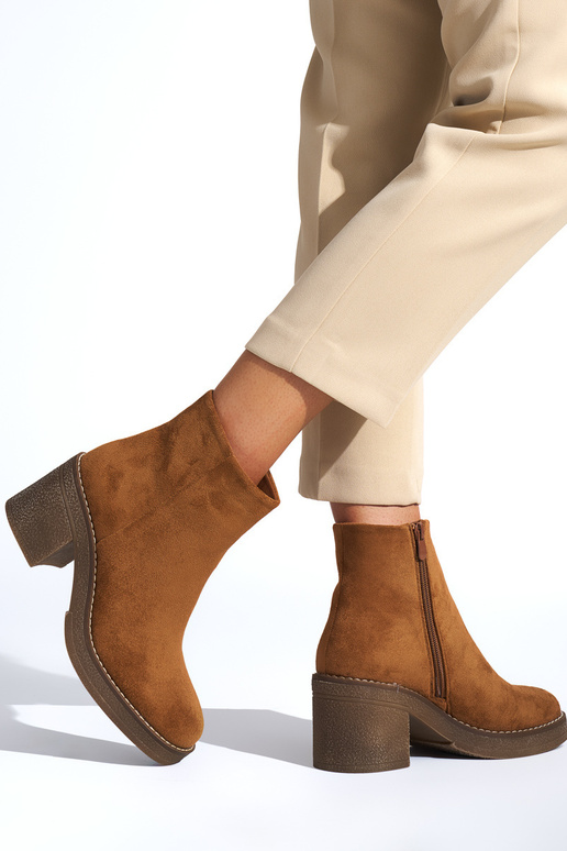 chaussures pour femmes marron sur le... chaussures pour femmes marron sur le...