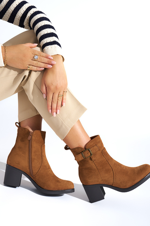 chaussures pour femmes marron sur le... chaussures pour femmes marron sur le...