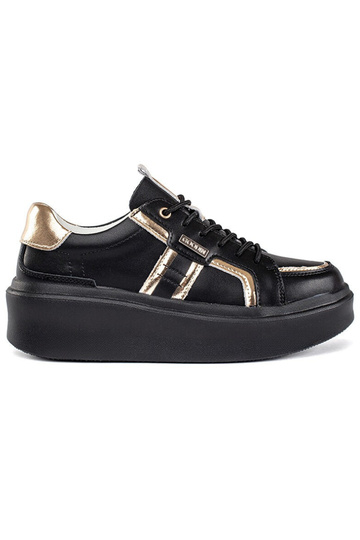 Chaussures modèle Sneakers...