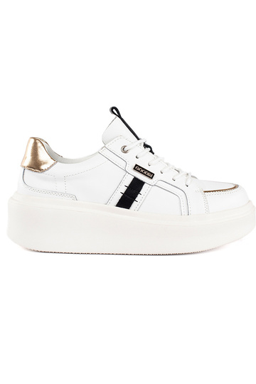 Chaussures modèle Sneakers...