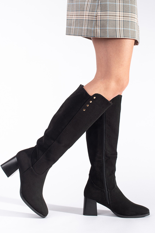 bottines en daim noires sur le talon