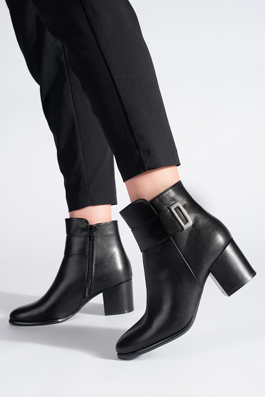 Modèle classique, élégantes bottes... Modèle classique, élégantes bottes...