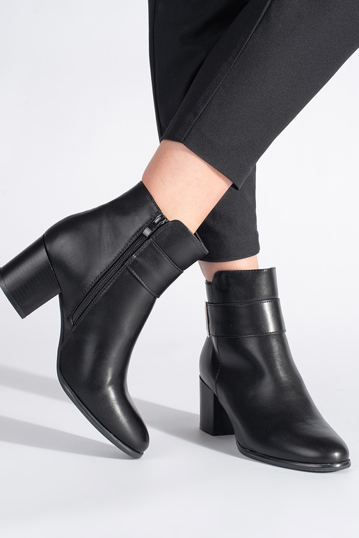 Modèle classique, élégantes bottes... Modèle classique, élégantes bottes...