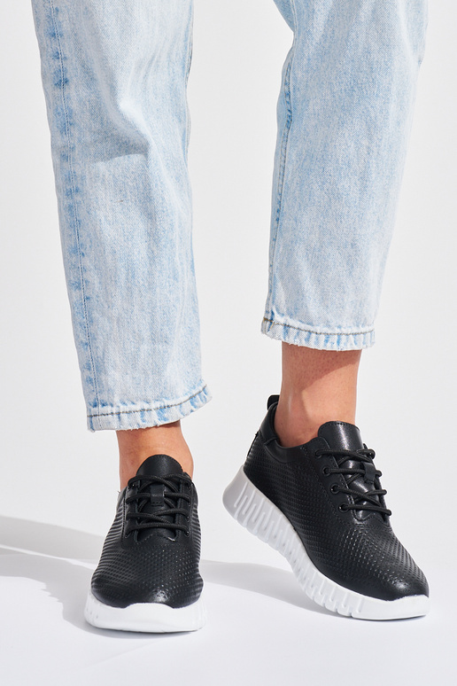 avec des éléments ajourés chaussures...