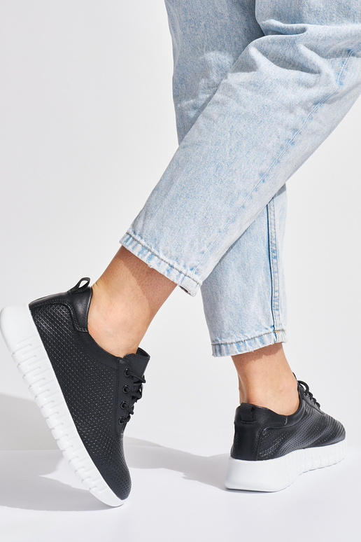 avec des éléments ajourés chaussures...