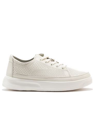 Chaussures en cuir ajouré...
