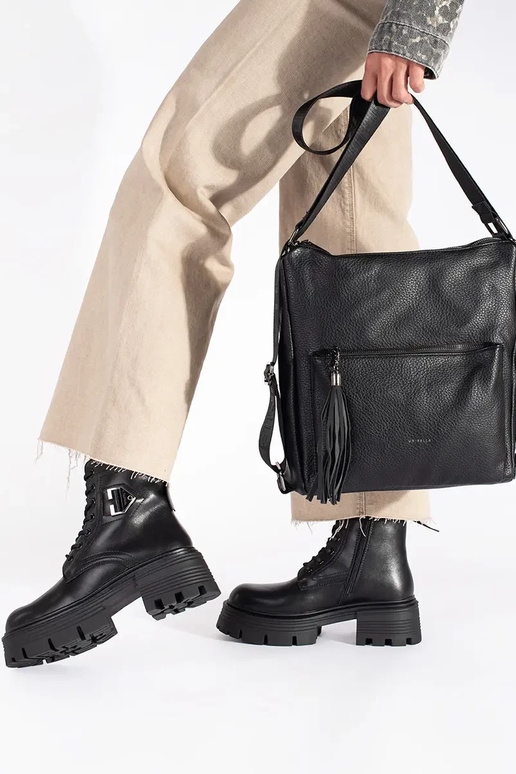 Peau couleur noire chaussures sur une... Peau couleur noire chaussures sur une...