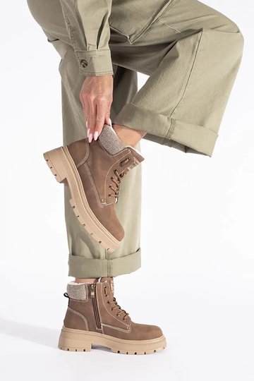 marron isoler bottes 2