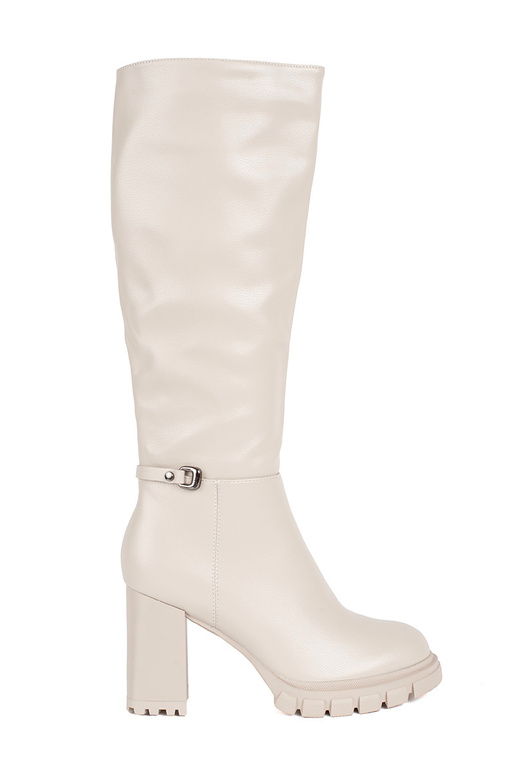 Modèle classique beige bottes longues... Modèle classique beige bottes longues...