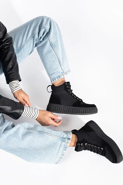 couleur noire chaussures en cuir...