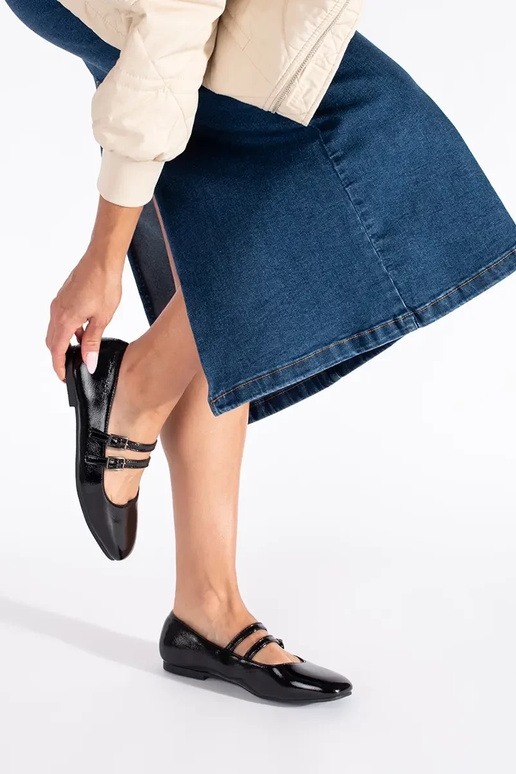 couleur noire laqué ballerines avec... couleur noire laqué ballerines avec...