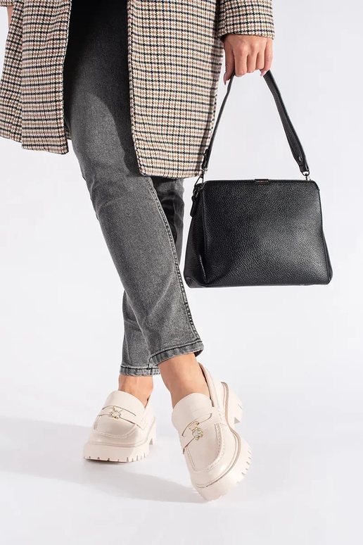 beige mocassins pour femmes avec une...