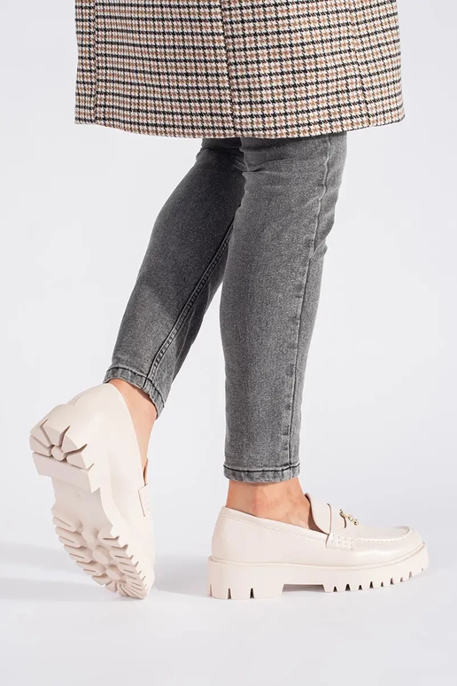 beige mocassins pour femmes avec une...