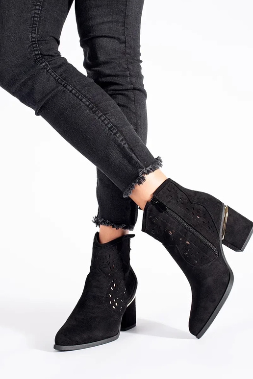 couleur noire ajouré des bottes de... couleur noire ajouré des bottes de...