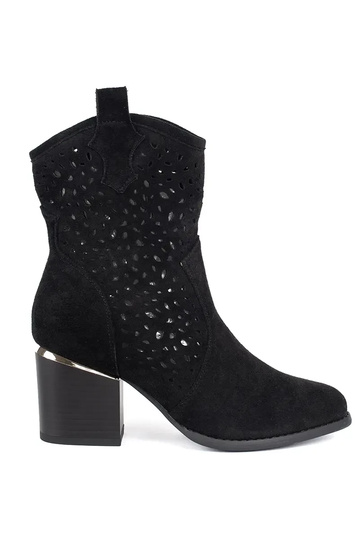 avec des éléments ajourés...