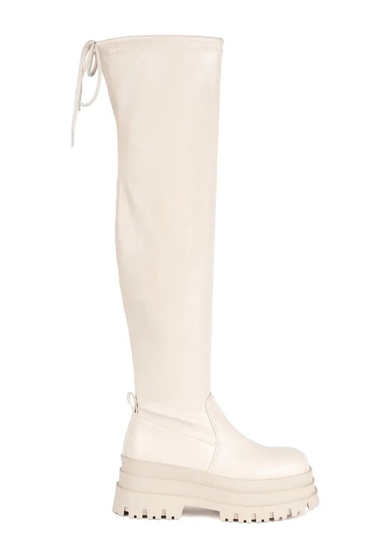 couleur crème mousquetaires avec une...