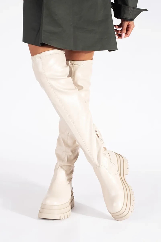 couleur crème mousquetaires avec une...