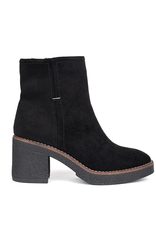 en daim couleur noire bottes