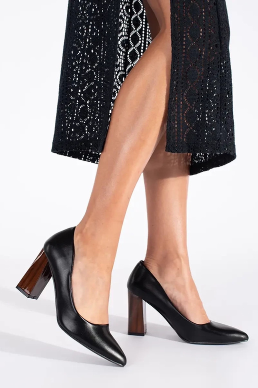 Style élégant couleur noire talons...