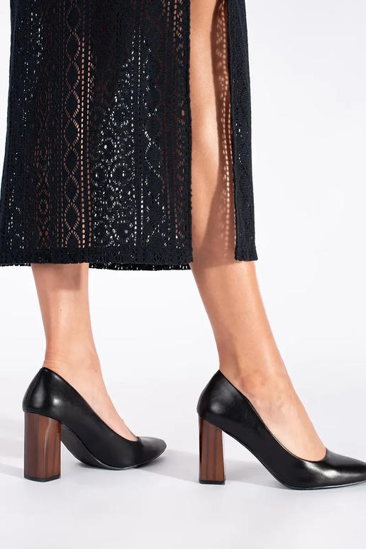 Style élégant couleur noire talons...