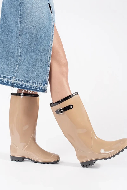 Bottes en caoutchouc verni beige