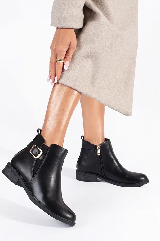 Chaussures femme noires avec éléments... Chaussures femme noires avec éléments...