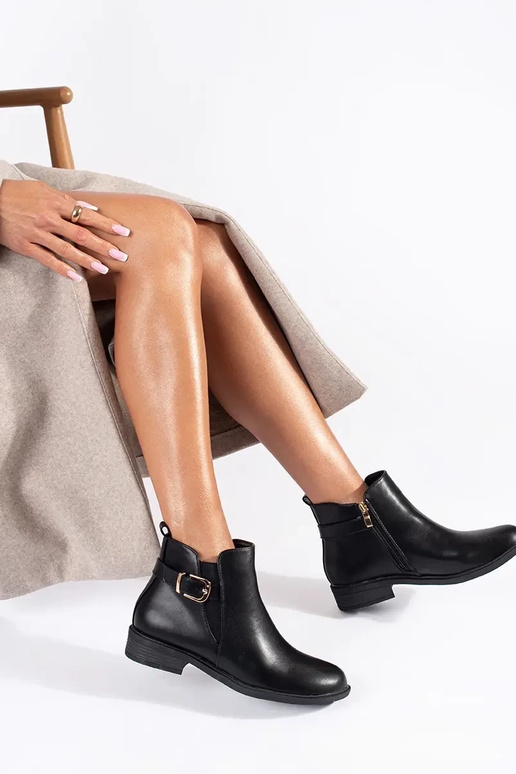 Chaussures femme noires avec éléments... Chaussures femme noires avec éléments...