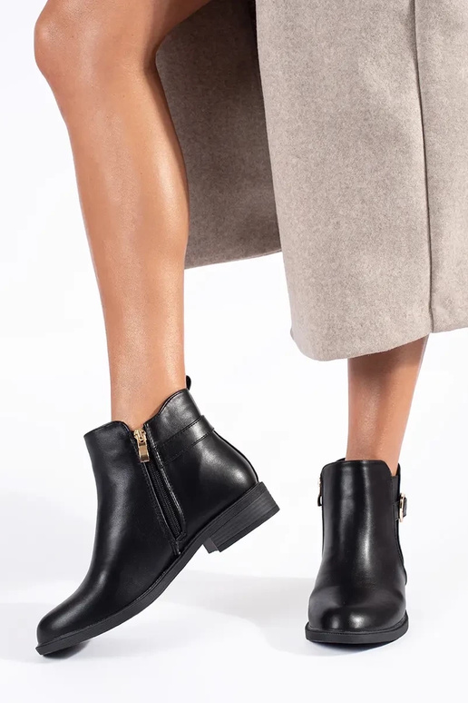 Chaussures femme noires avec éléments... Chaussures femme noires avec éléments...