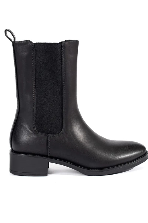 Chaussures pour femmes noires sur un... Chaussures pour femmes noires sur un...